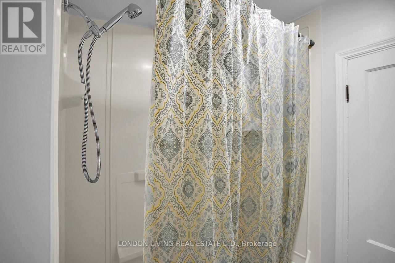 166 SPRINGBANK DRIVE Image 30