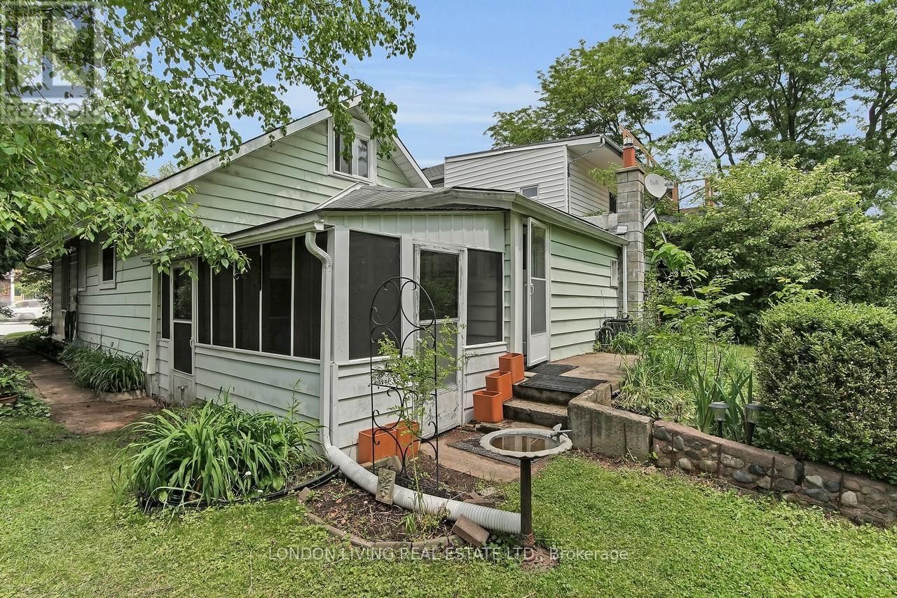 166 SPRINGBANK DRIVE Image 32