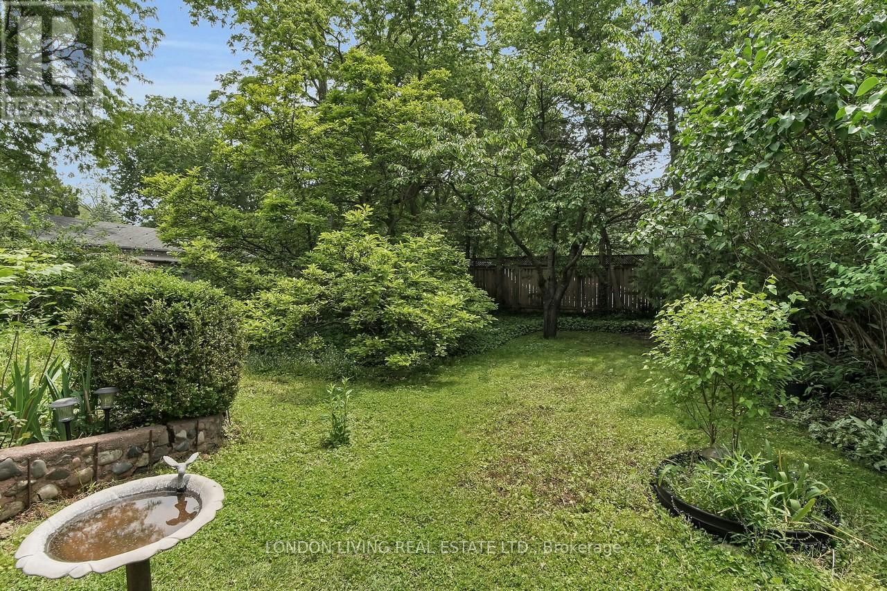 166 SPRINGBANK DRIVE Image 33