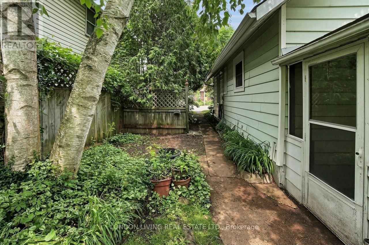 166 SPRINGBANK DRIVE Image 37