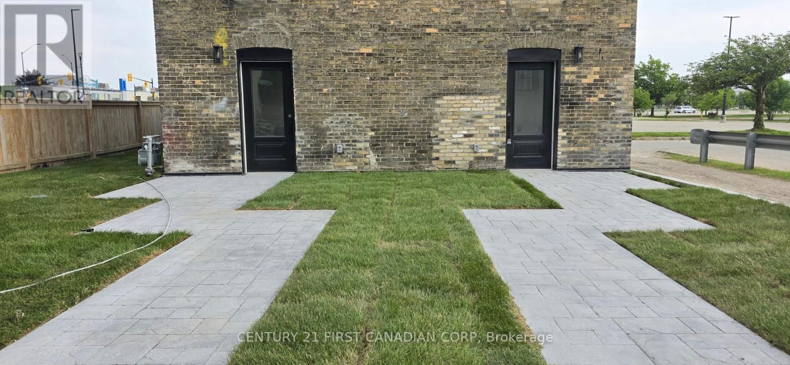 3 - 857 DUNDAS STREET Image 17