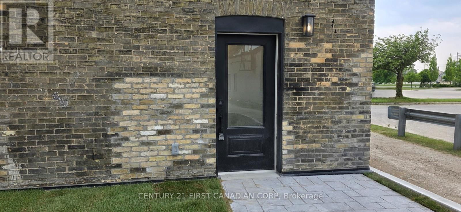 3 - 857 DUNDAS STREET Image 18