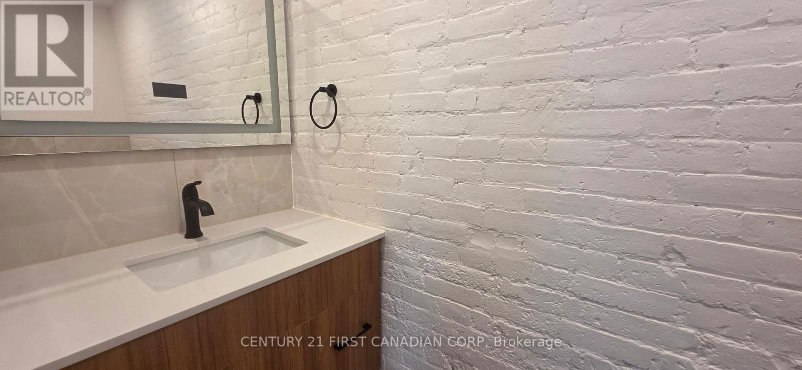 4 - 857 DUNDAS STREET Image 11