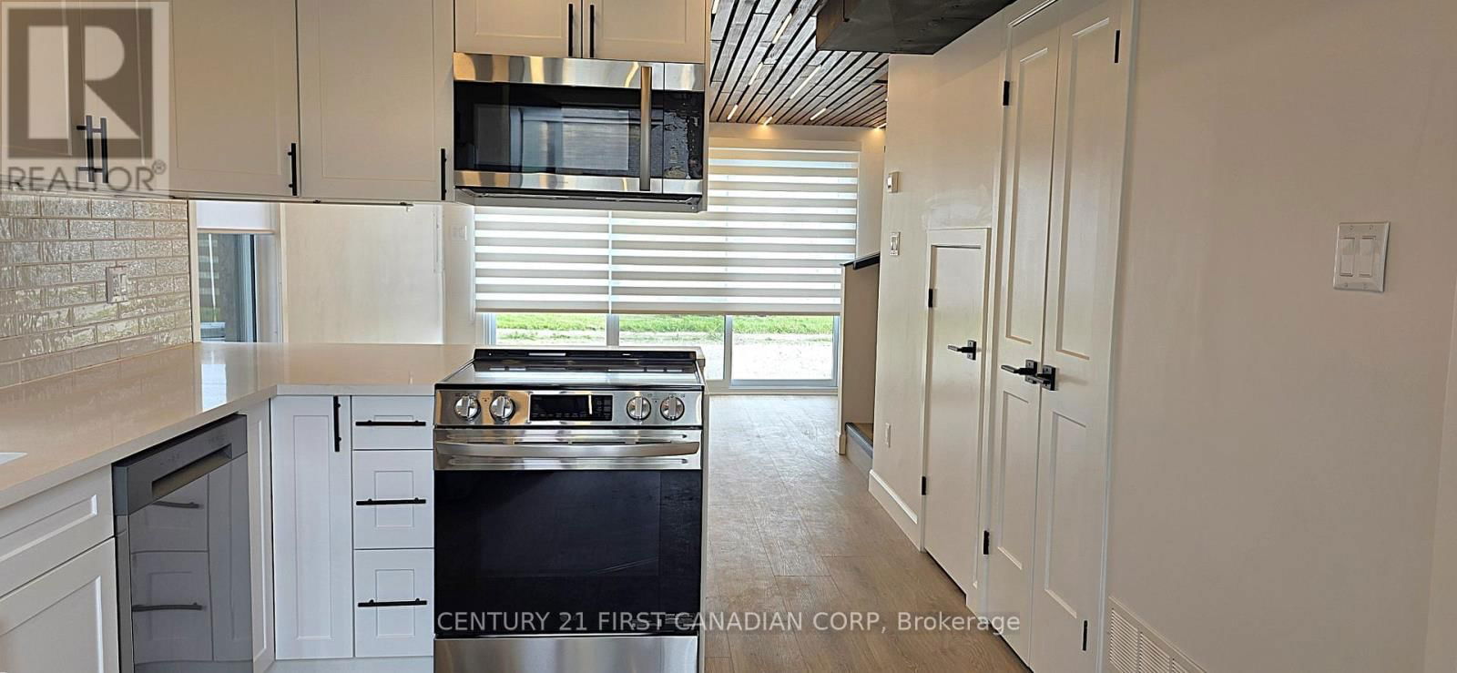 4 - 857 DUNDAS STREET Image 2