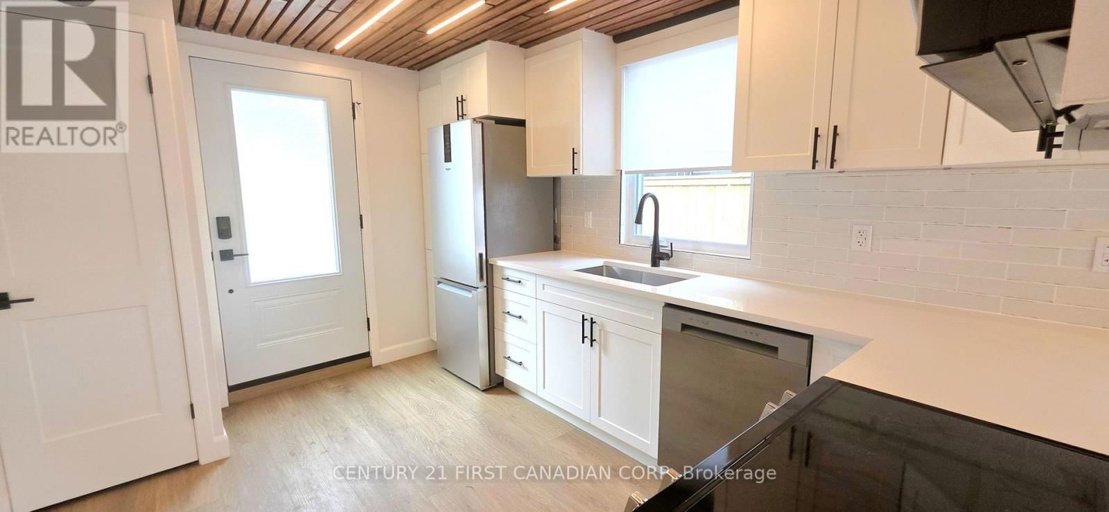 4 - 857 DUNDAS STREET Image 3