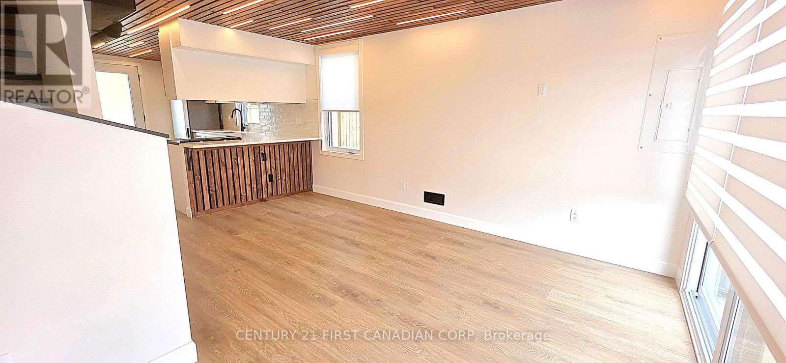 4 - 857 DUNDAS STREET Image 7