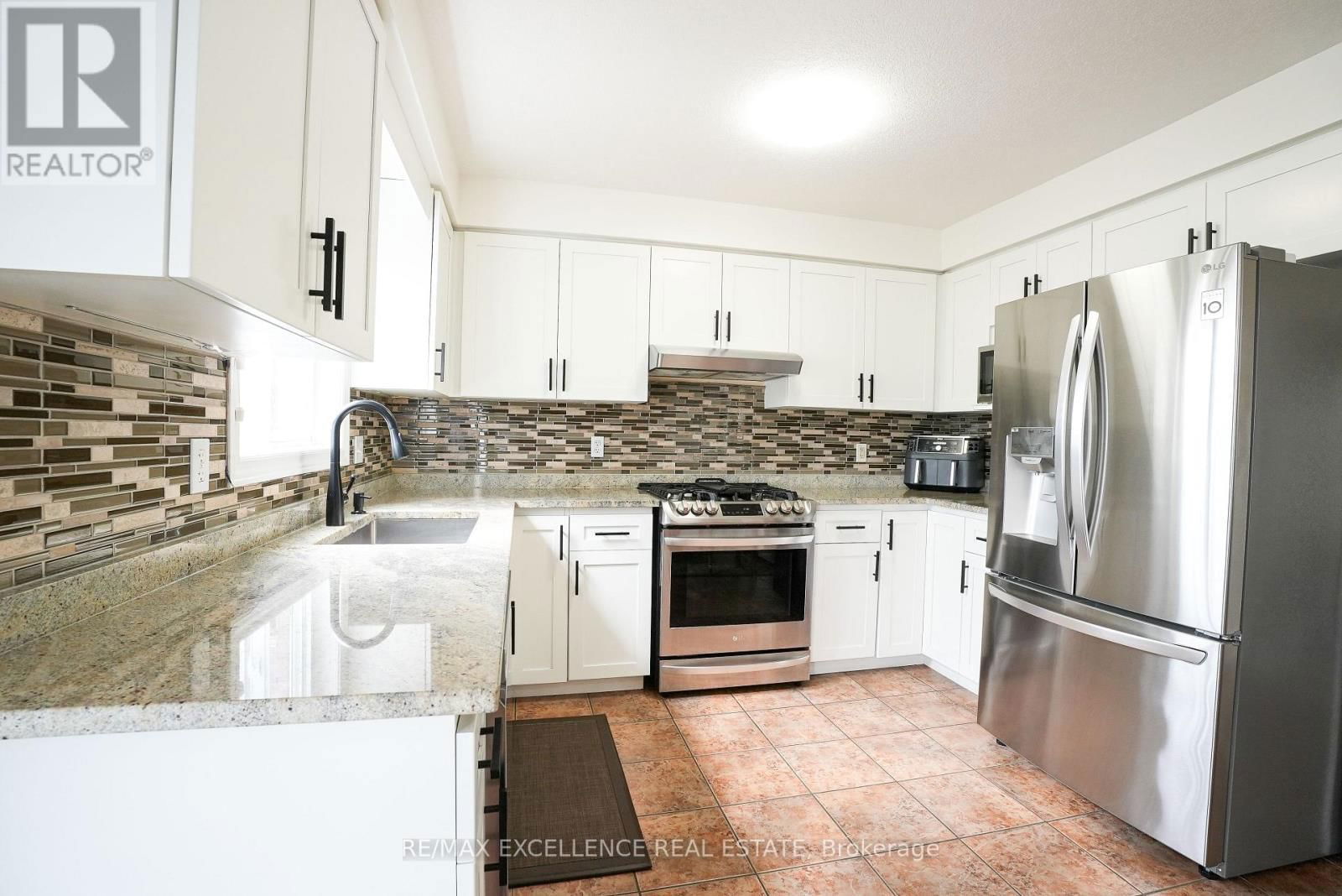 274 WATSON PARKWAY NORTH Image 14