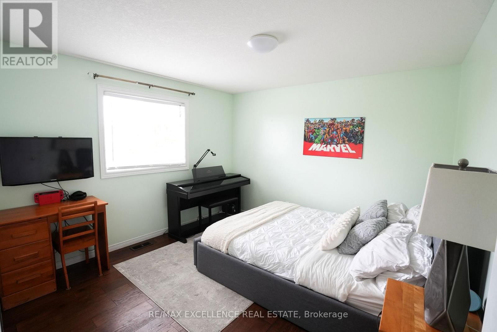 274 WATSON PARKWAY NORTH Image 31