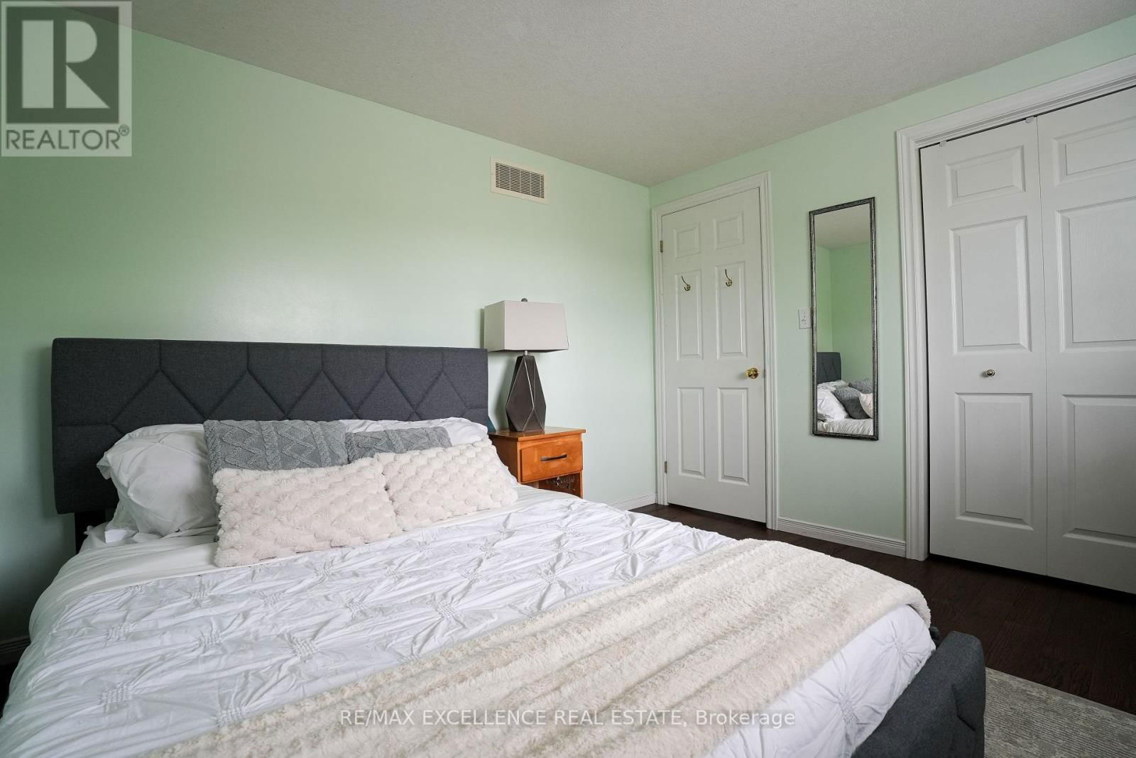 274 WATSON PARKWAY NORTH Image 32