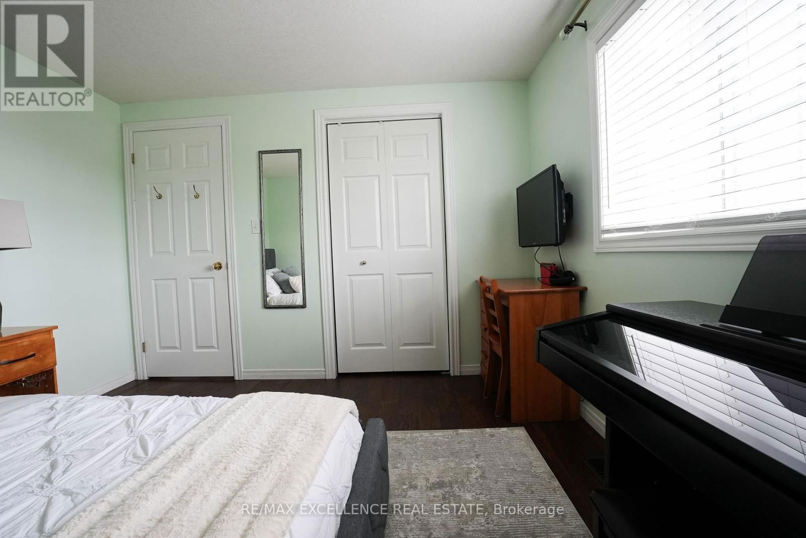 274 WATSON PARKWAY NORTH Image 33