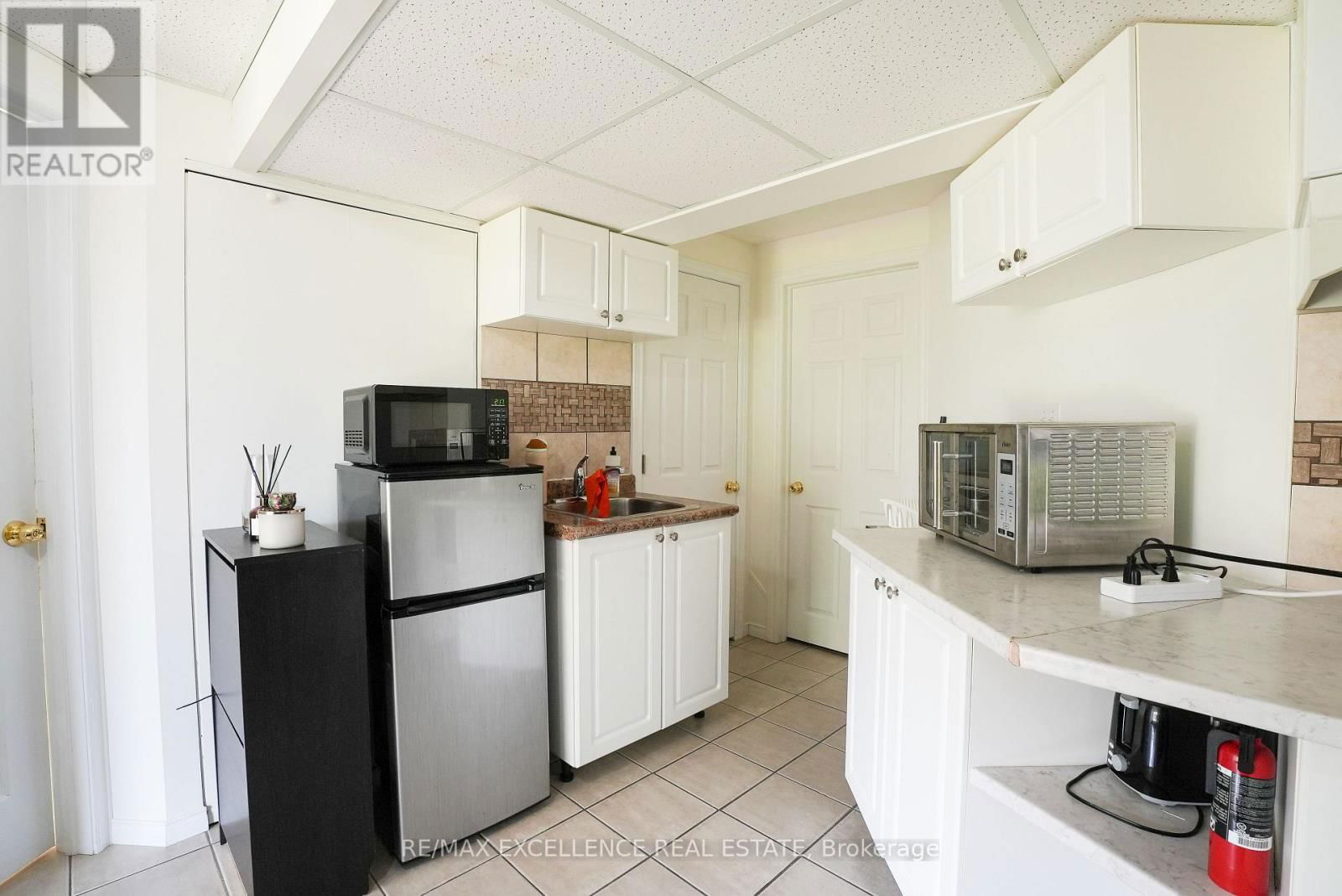 274 WATSON PARKWAY NORTH Image 35