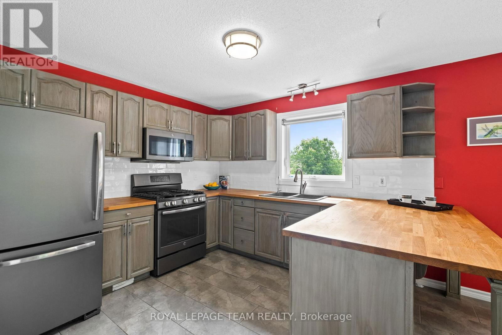 105 CAMPBELL STREET Image 21