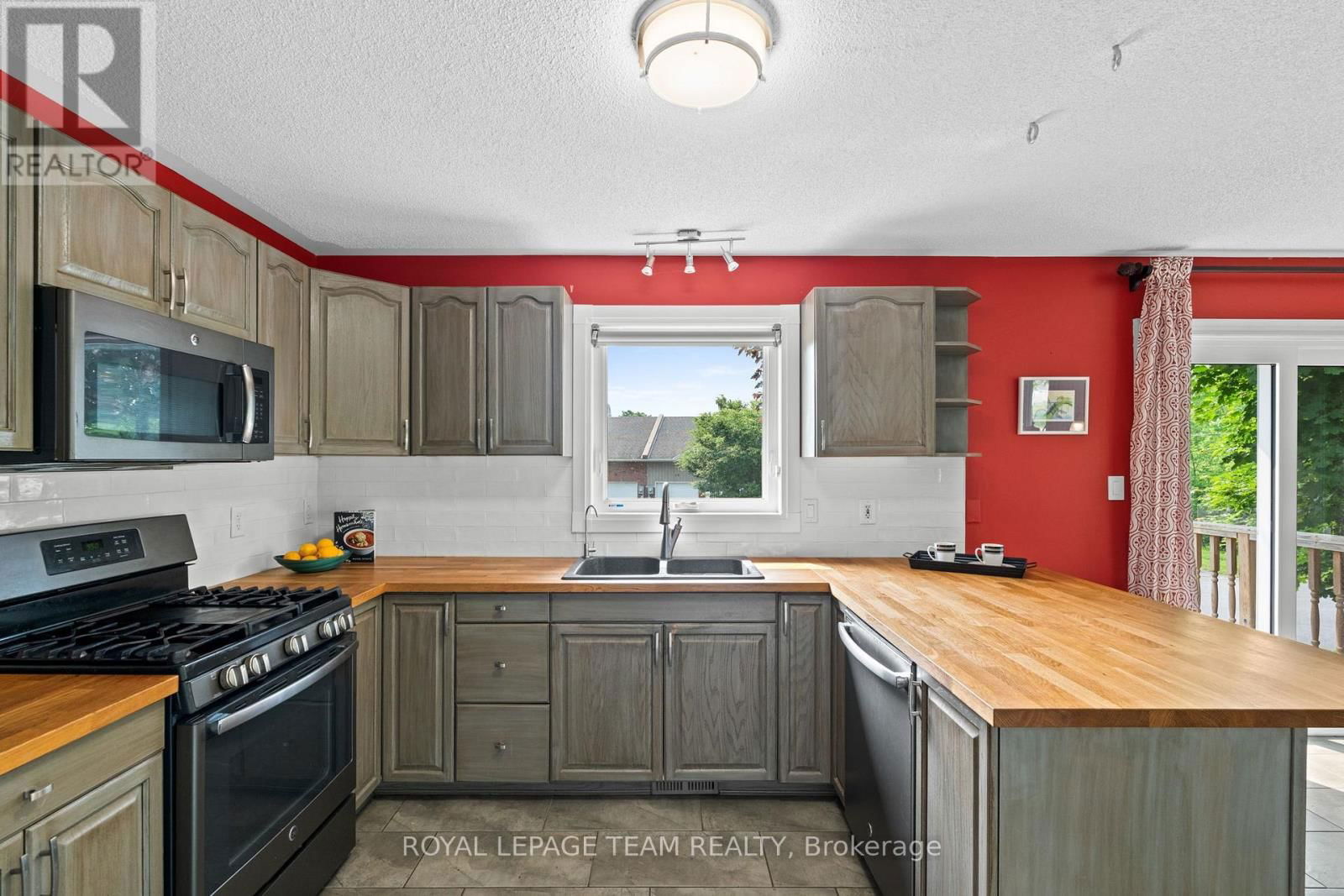105 CAMPBELL STREET Image 22