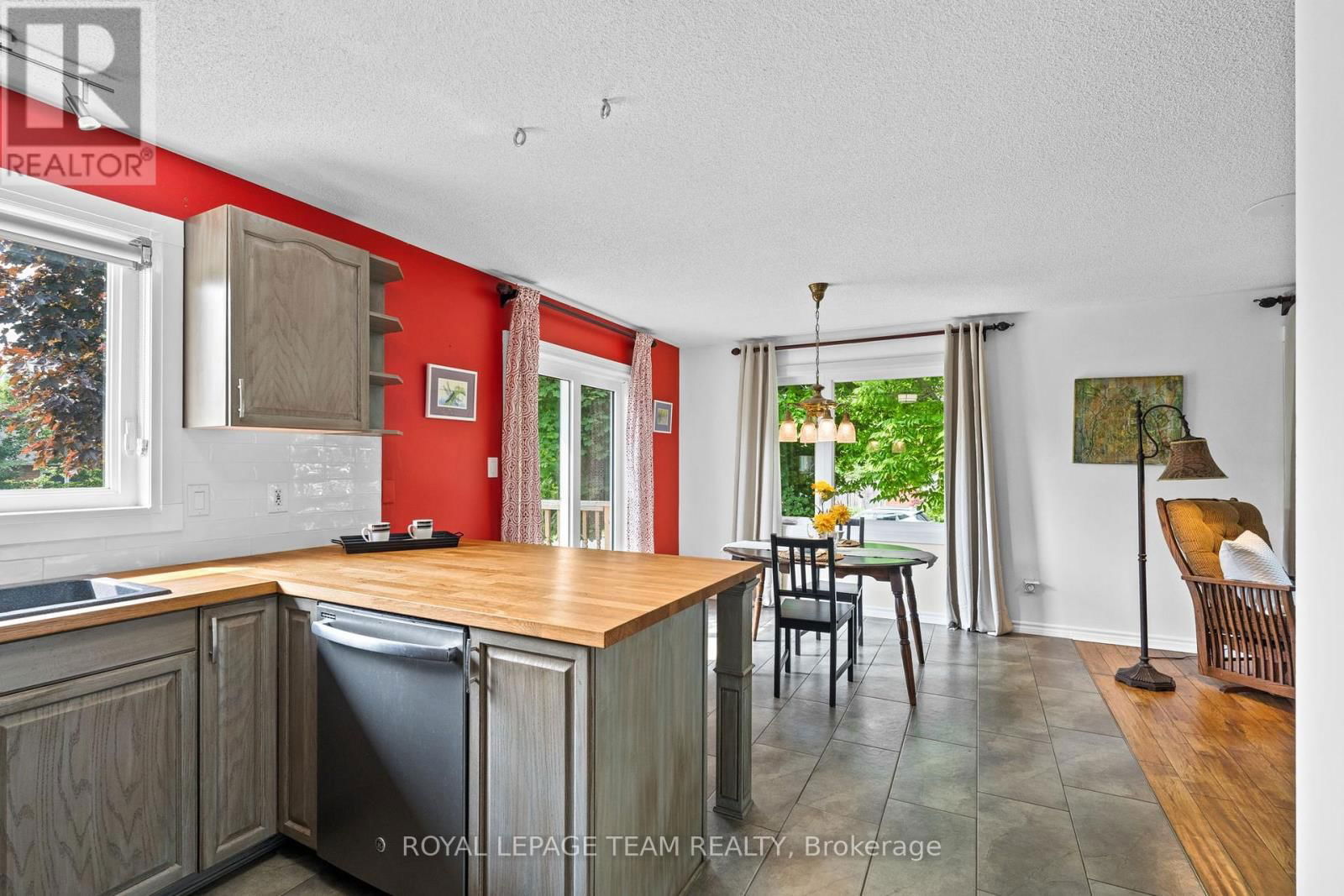 105 CAMPBELL STREET Image 23
