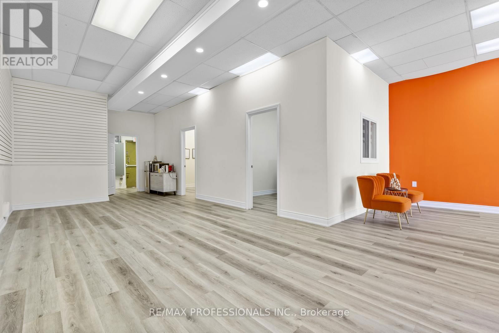 1 - 312 GRAYS ROAD Image 15