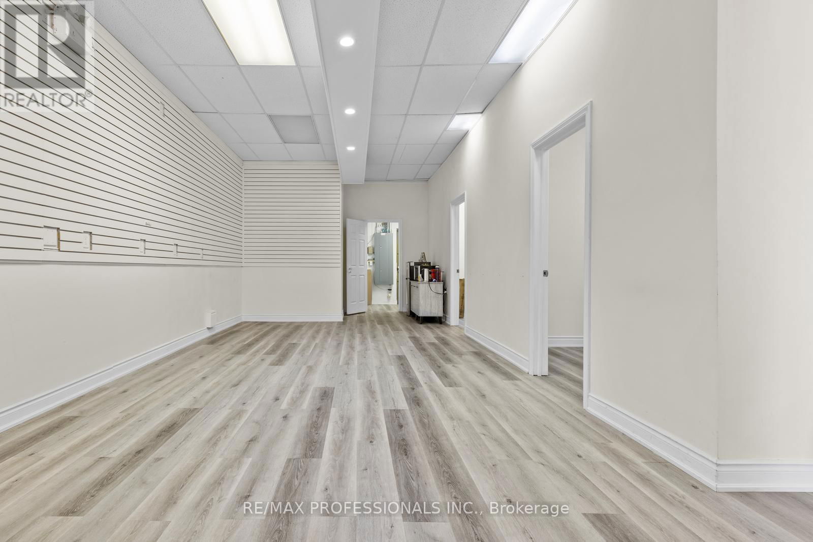 1 - 312 GRAYS ROAD Image 16