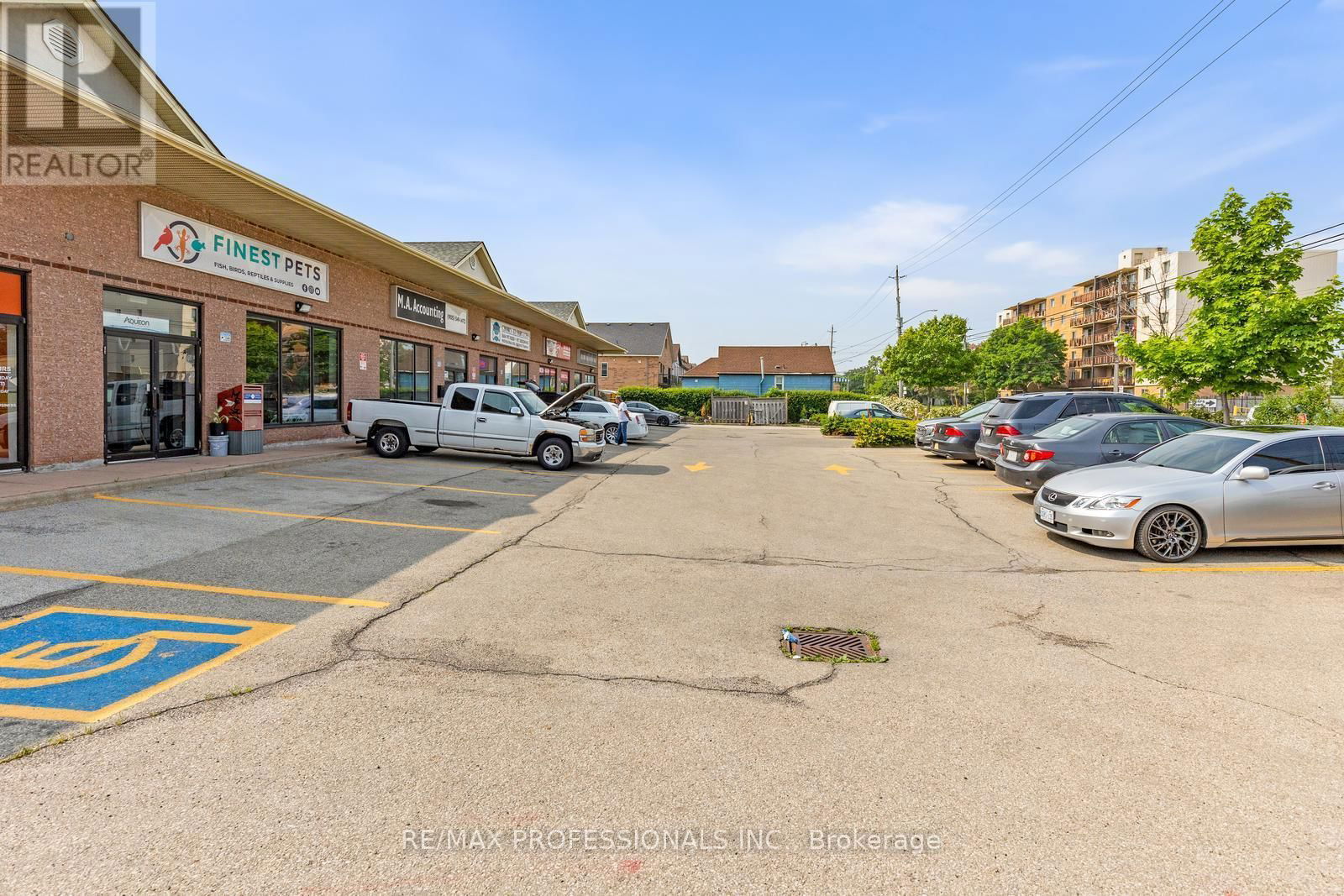 1 - 312 GRAYS ROAD Image 3