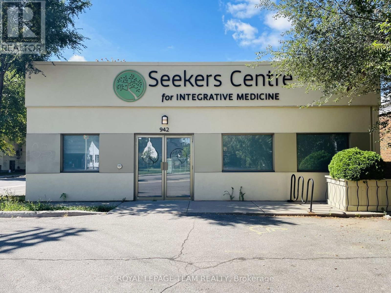 942 MERIVALE ROAD Image 1