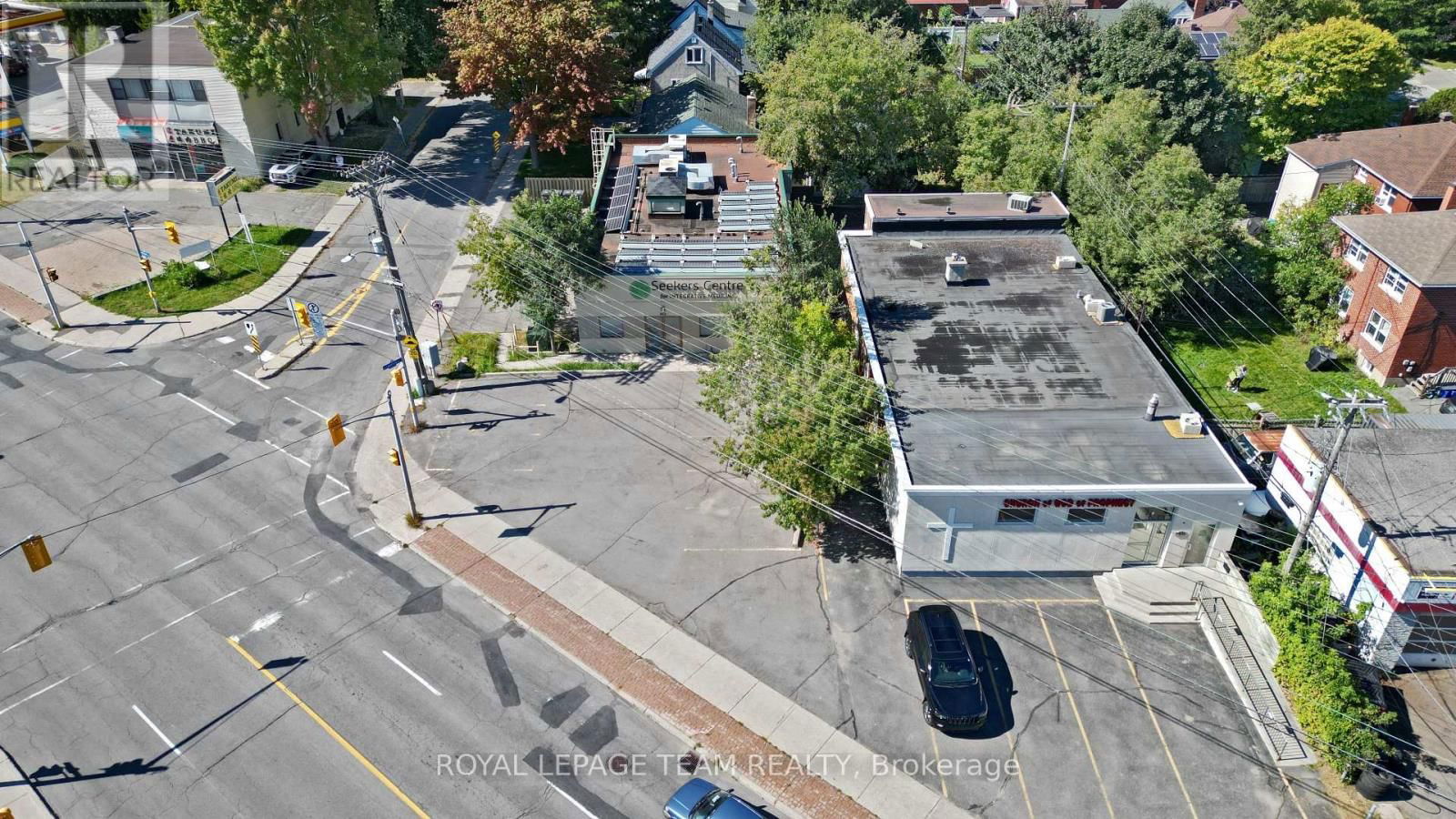 942 MERIVALE ROAD Image 2