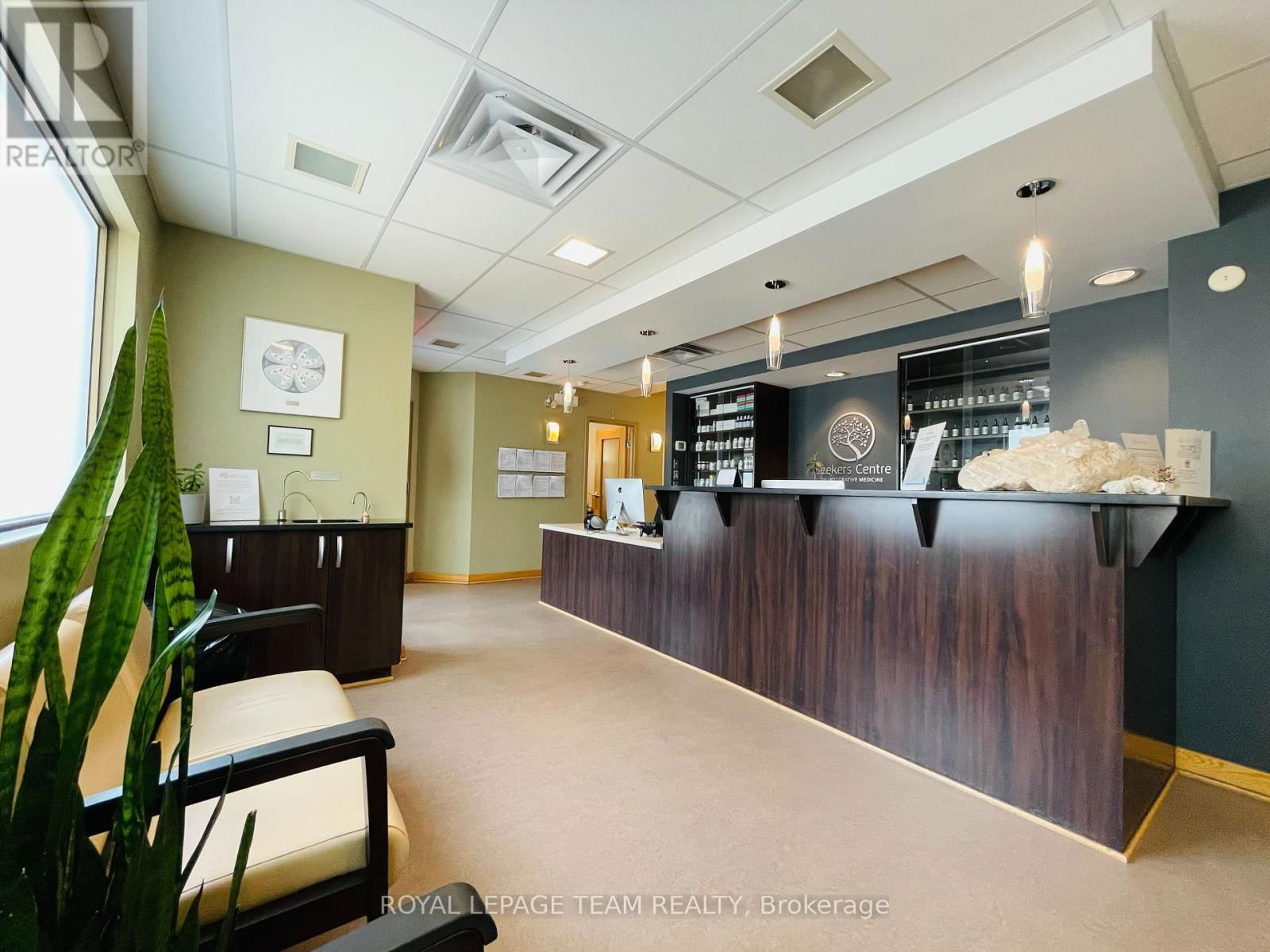 942 MERIVALE ROAD Image 3