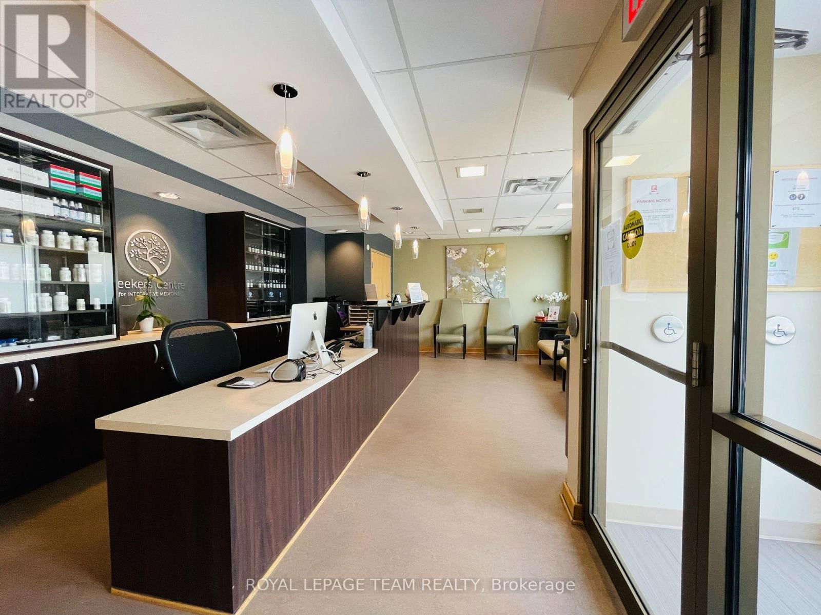 942 MERIVALE ROAD Image 4