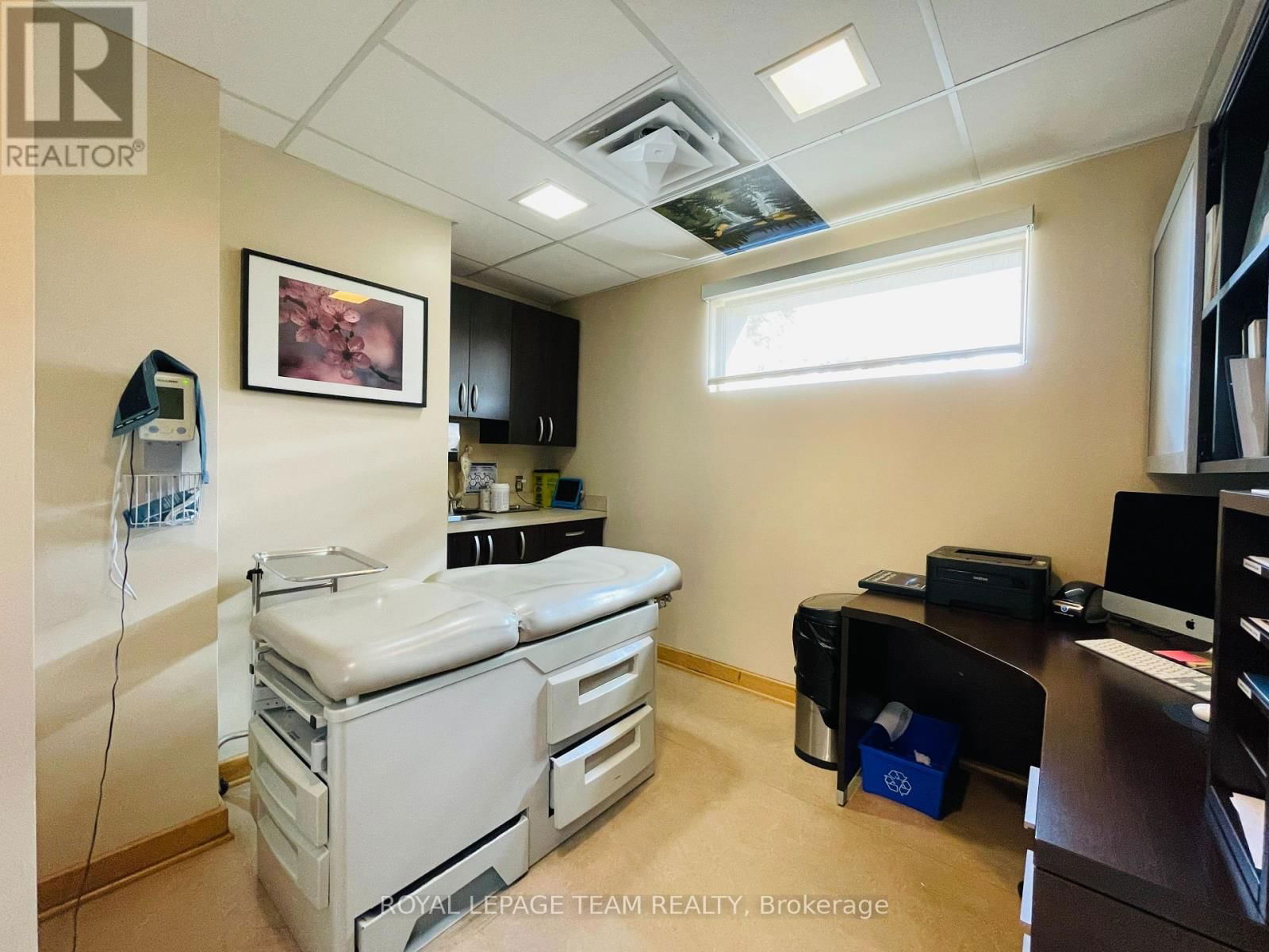 942 MERIVALE ROAD Image 7