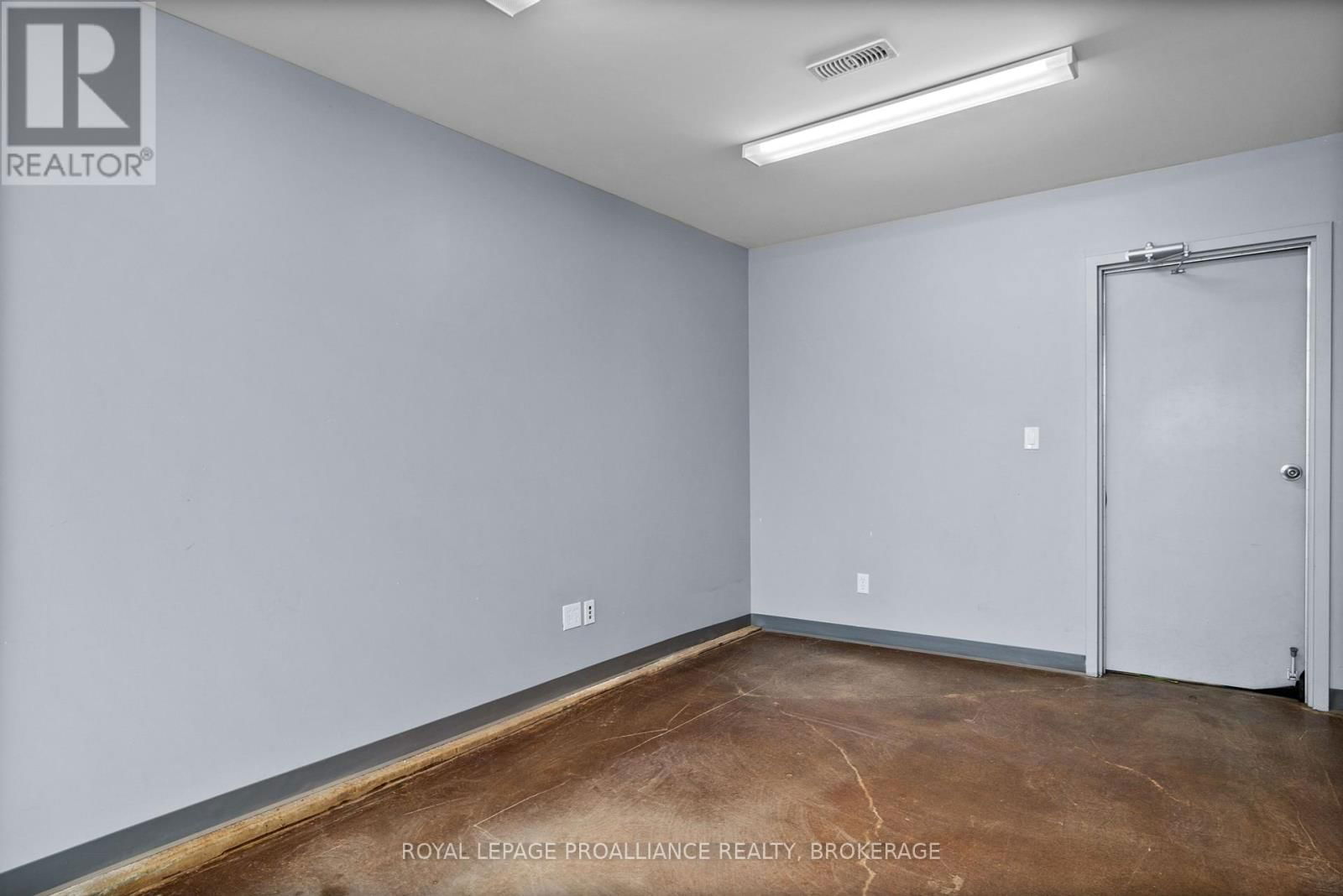 1033 JOHN COUNTER BOULEVARD Image 10