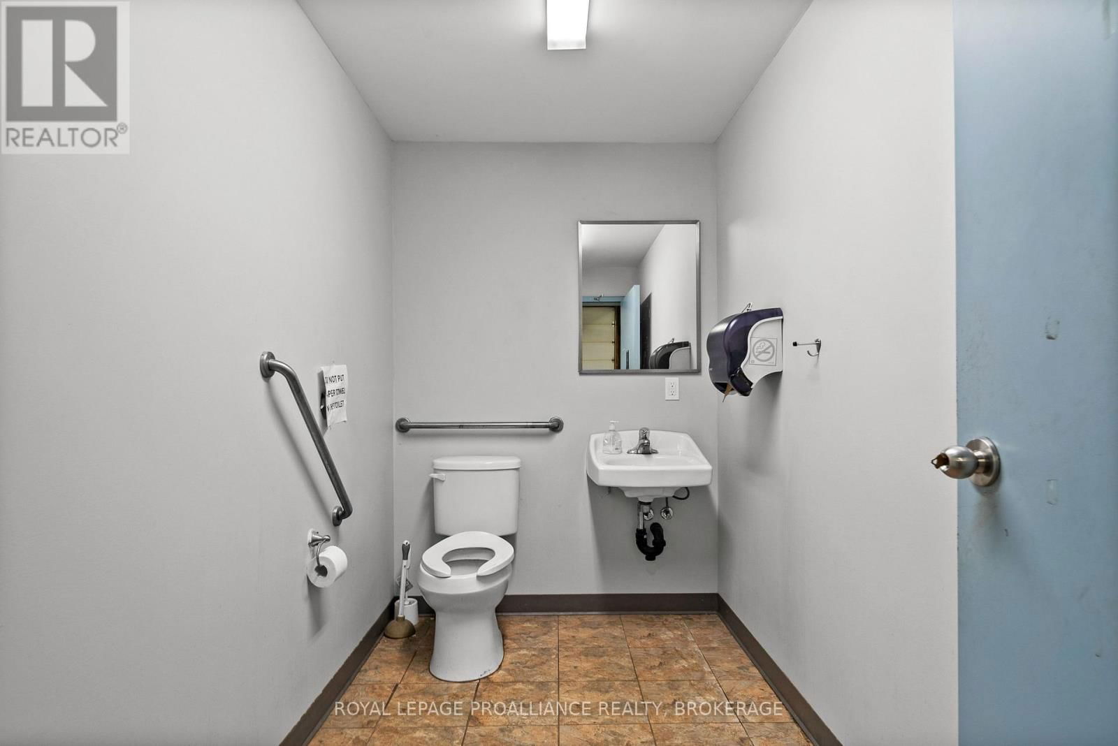 1033 JOHN COUNTER BOULEVARD Image 21