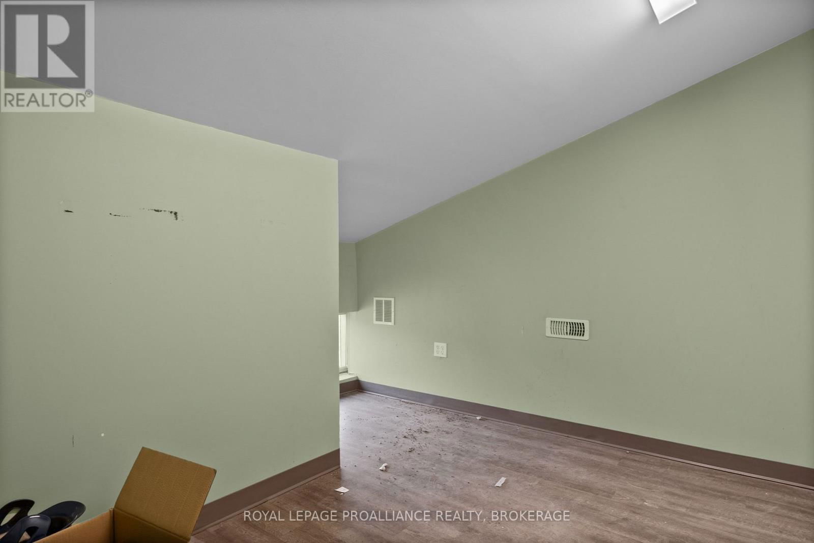 1033 JOHN COUNTER BOULEVARD Image 29