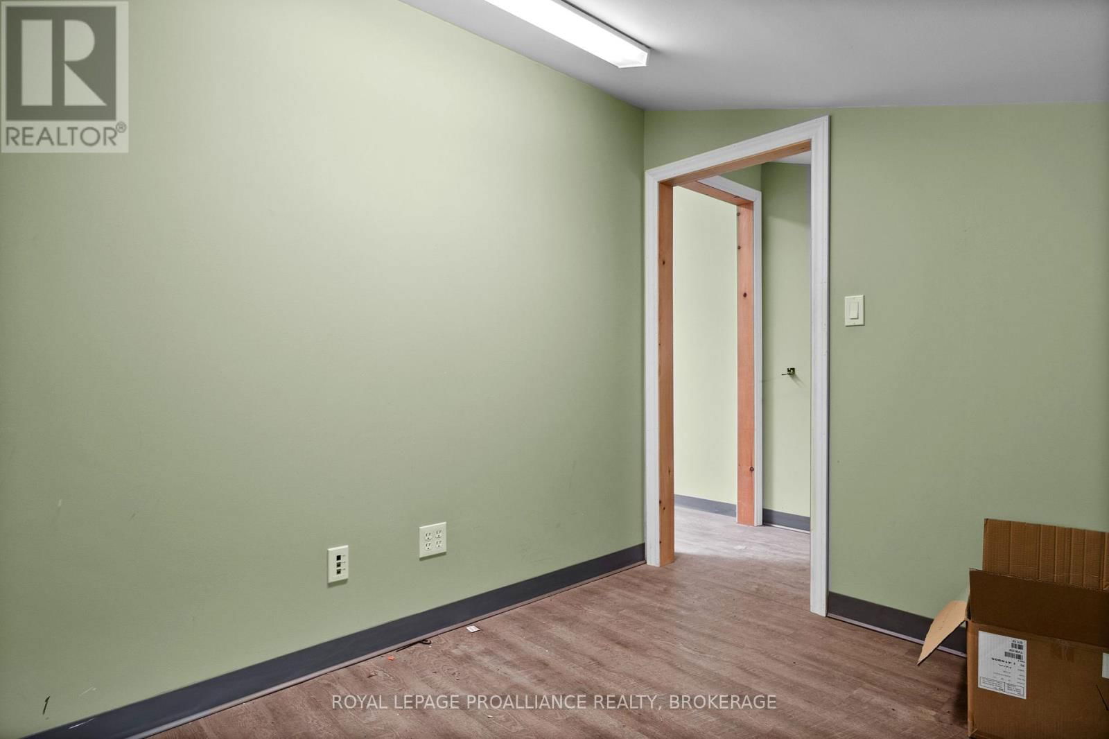 1033 JOHN COUNTER BOULEVARD Image 30