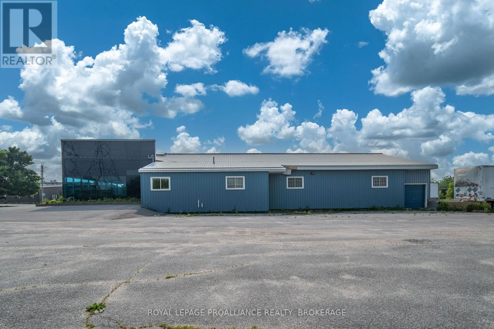 1033 JOHN COUNTER BOULEVARD Image 34