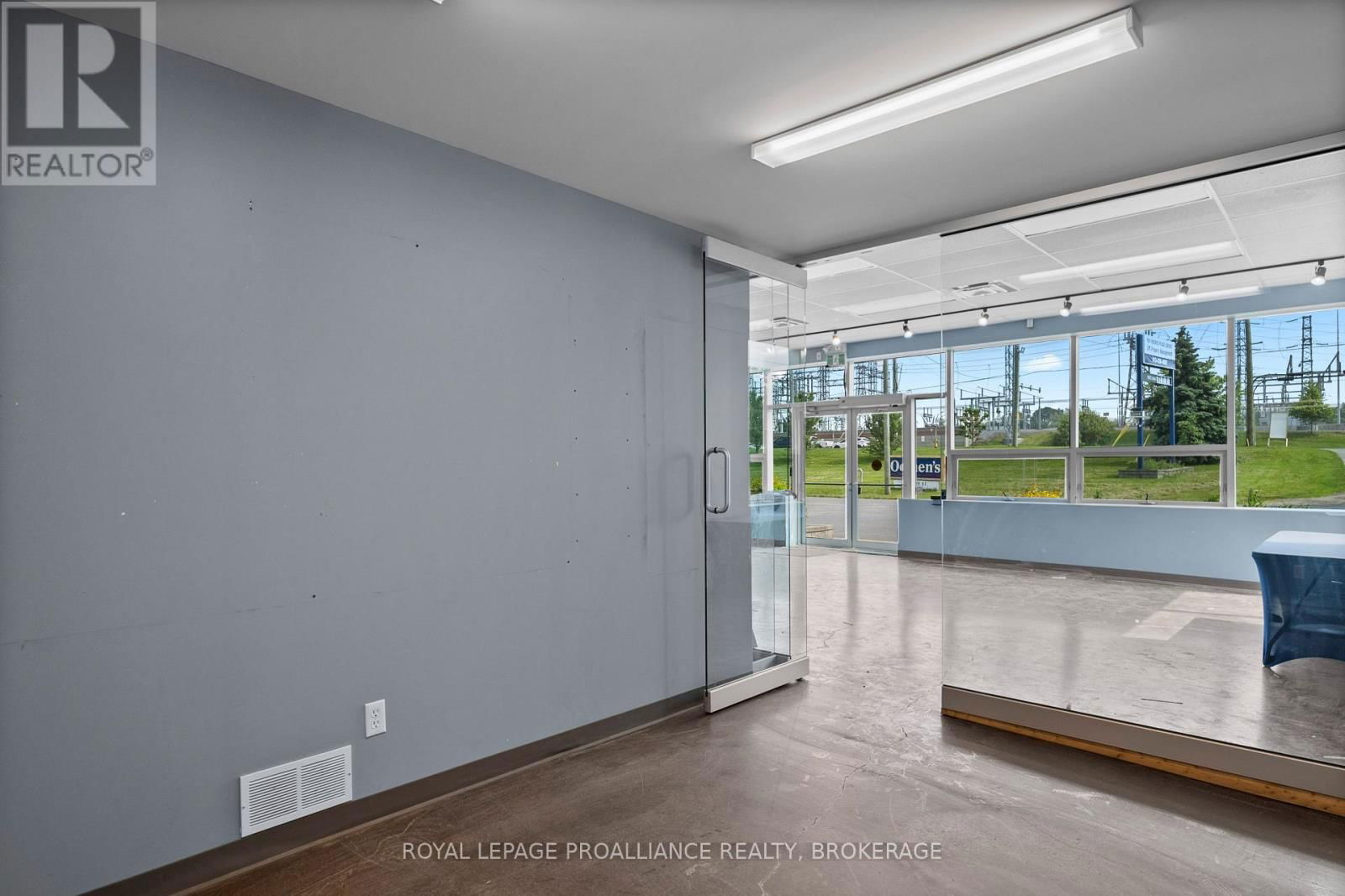 1033 JOHN COUNTER BOULEVARD Image 8
