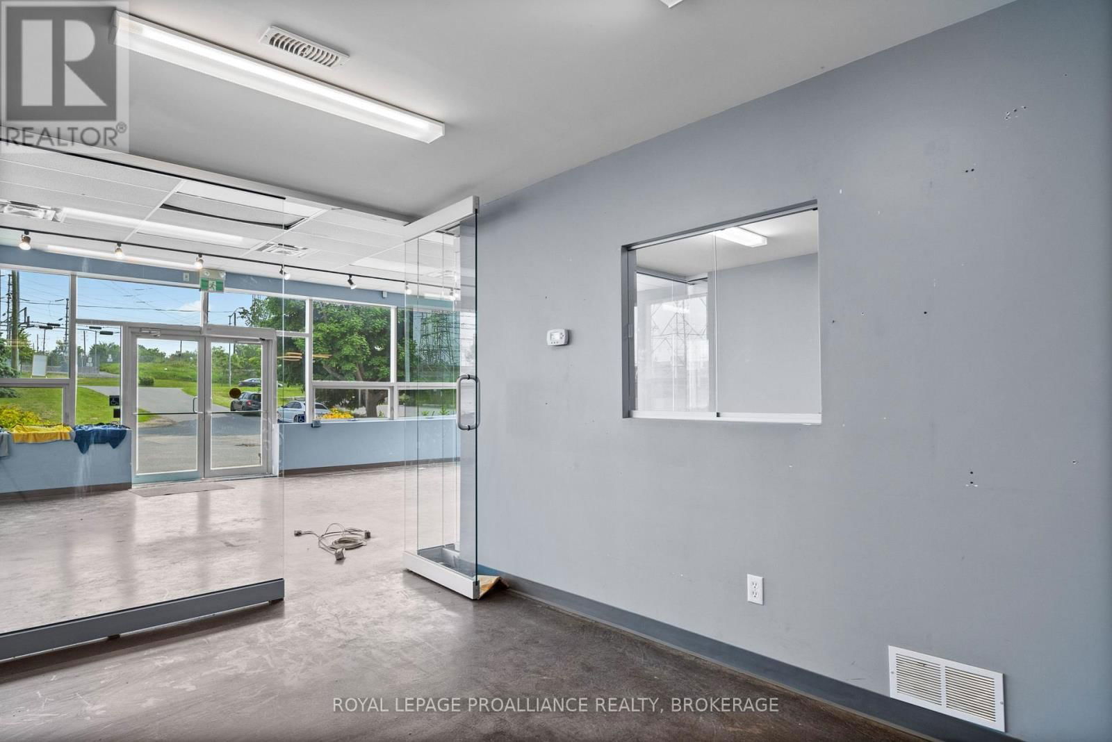1033 JOHN COUNTER BOULEVARD Image 9