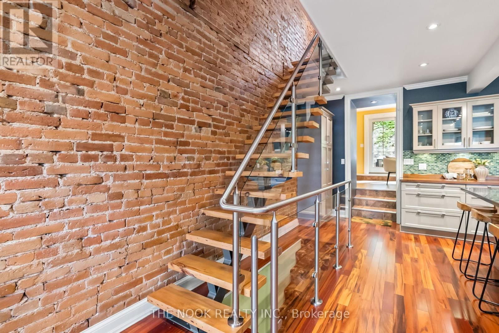 39 MILL STREET NORTH Image 18