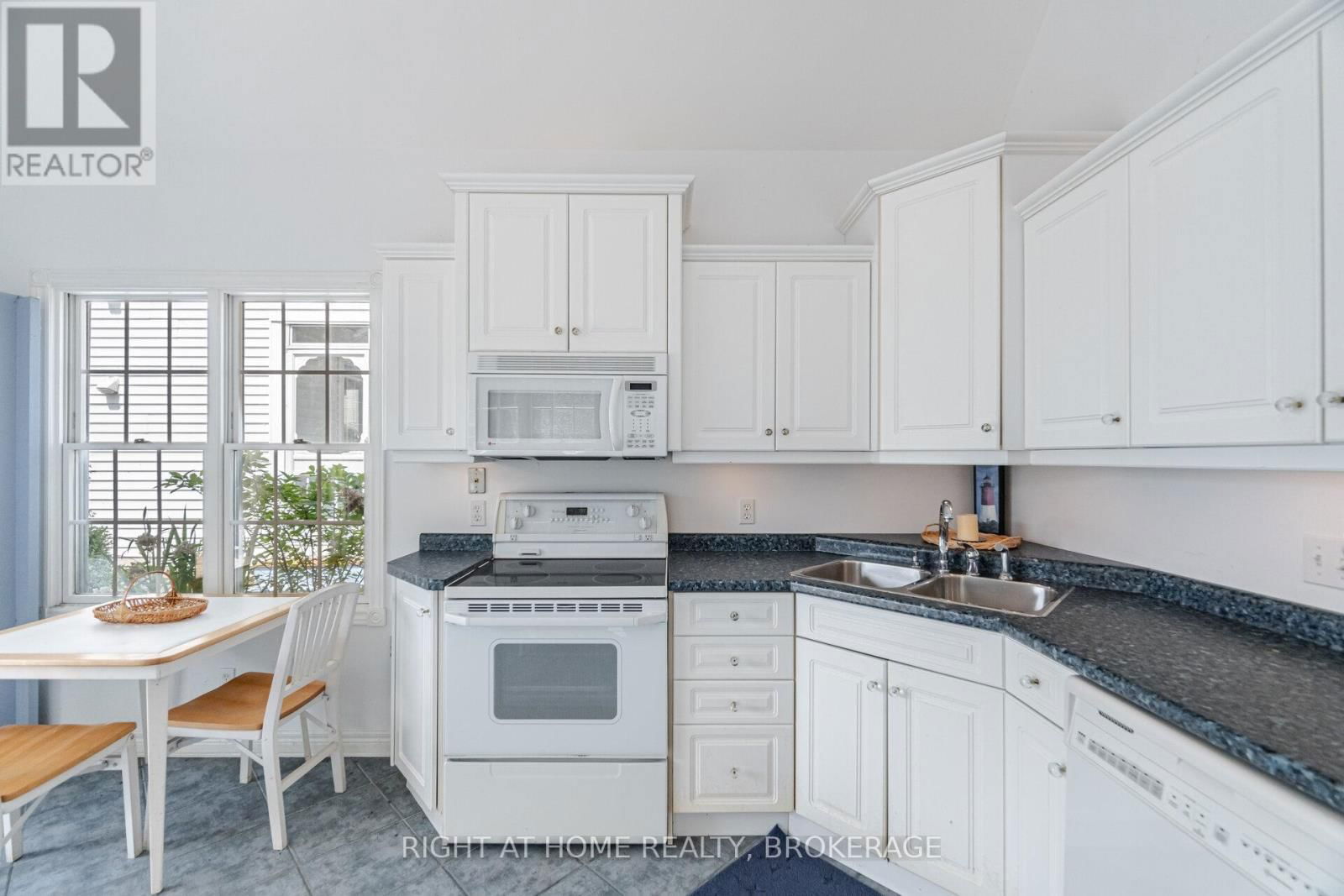 38 PROMENADE WAY Image 10