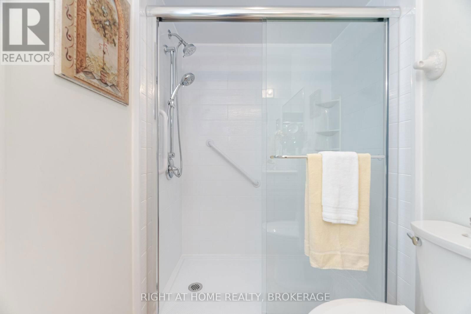 38 PROMENADE WAY Image 32
