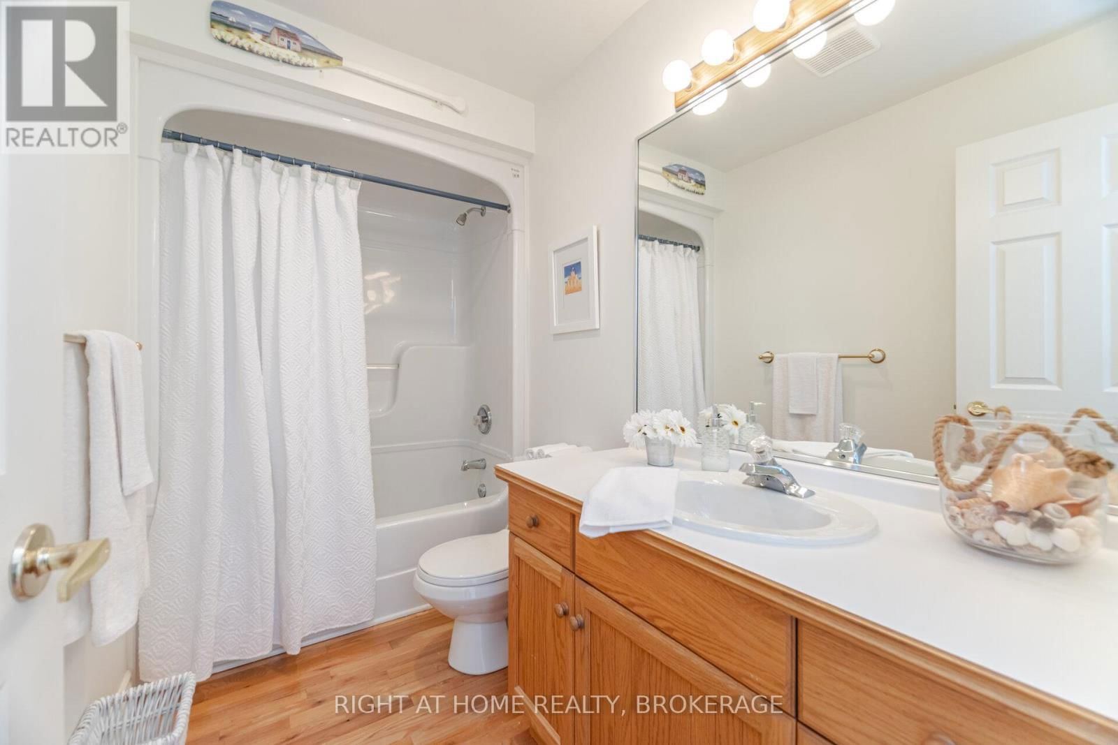38 PROMENADE WAY Image 39
