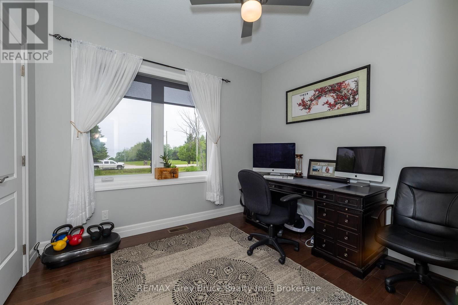 350293 A CORNERS Image 15