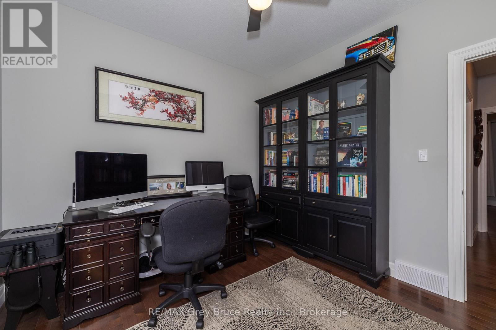 350293 A CORNERS Image 16