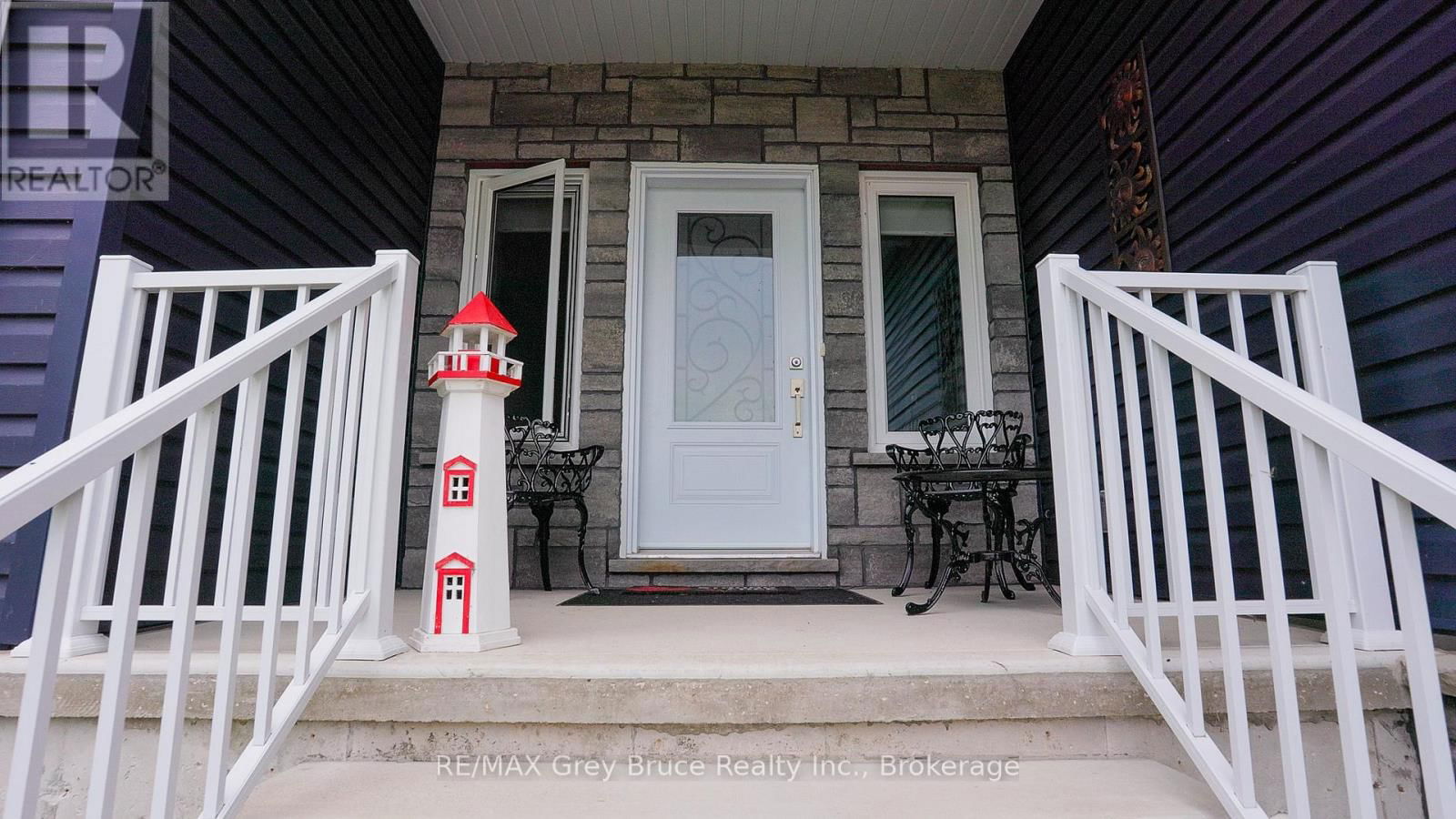 350293 A CORNERS Image 3
