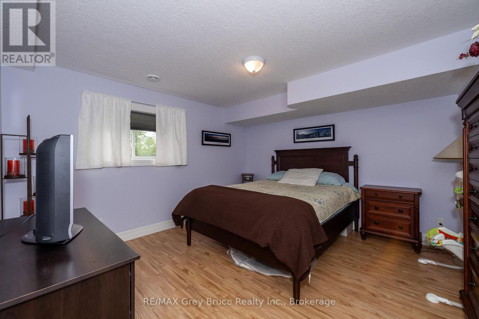 350293 A CORNERS Image 30