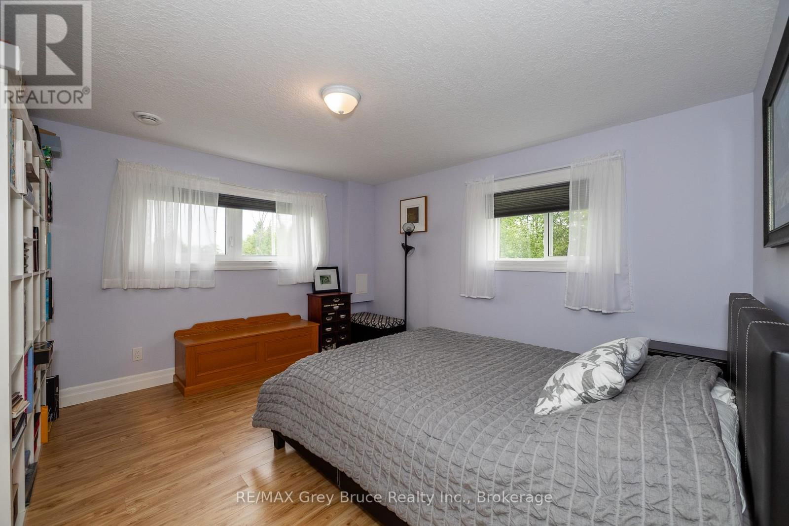 350293 A CORNERS Image 31
