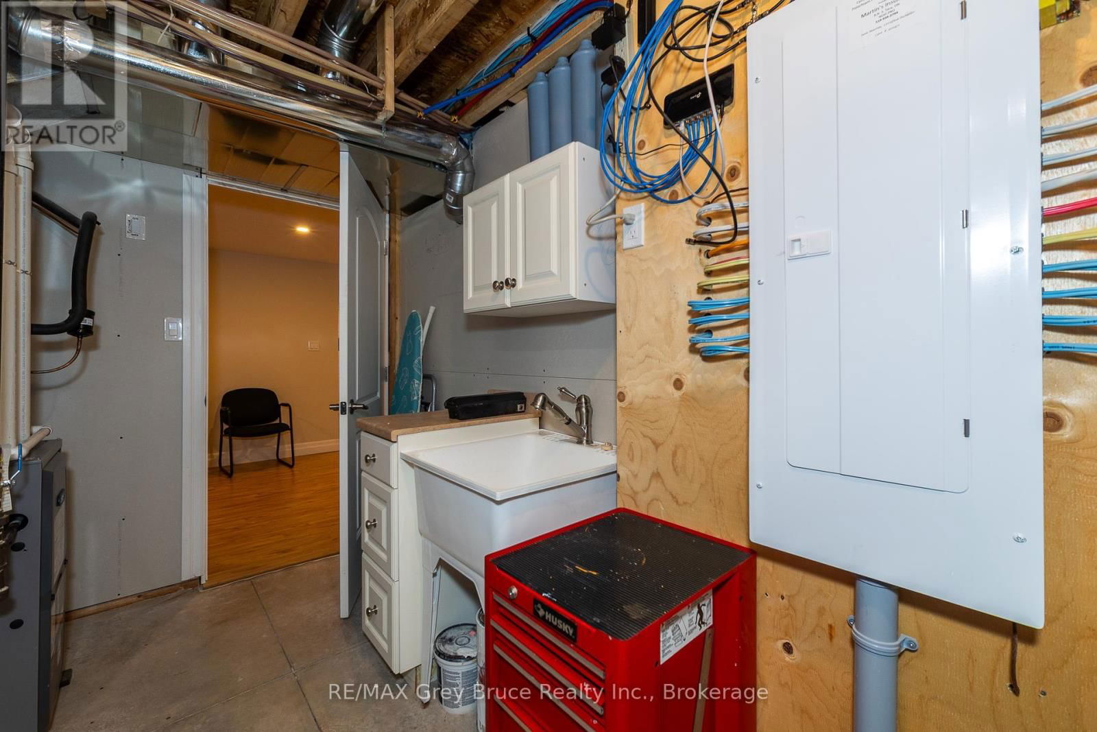 350293 A CORNERS Image 34