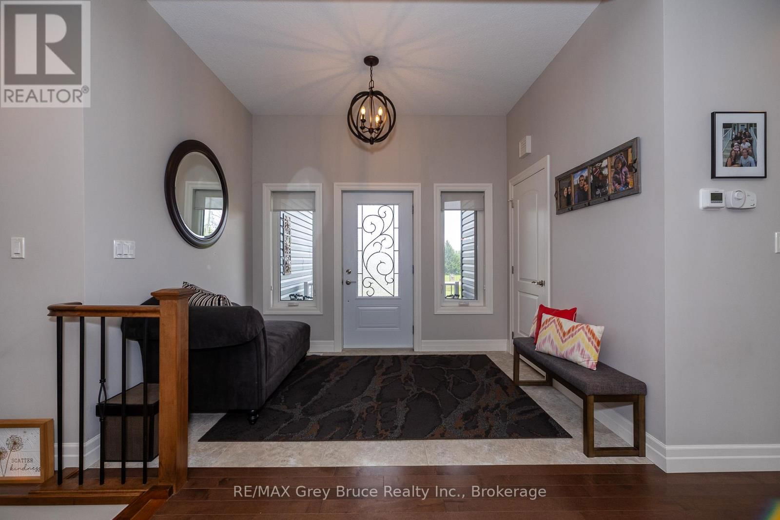 350293 A CORNERS Image 4