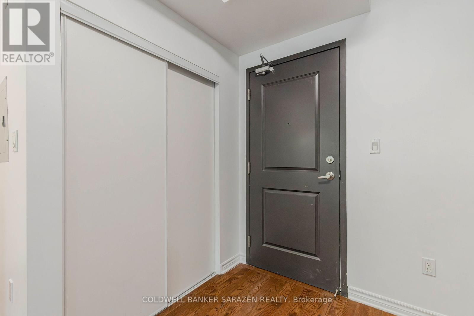 218 - 429 KENT STREET Image 11