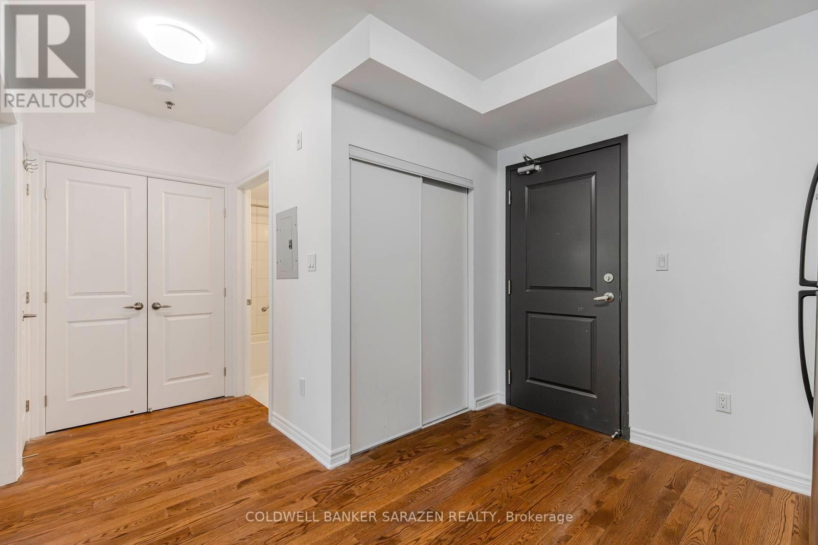 218 - 429 KENT STREET Image 23