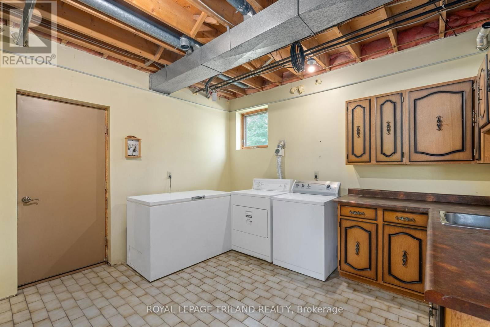 116 CHARLES STREET WEST Image 24
