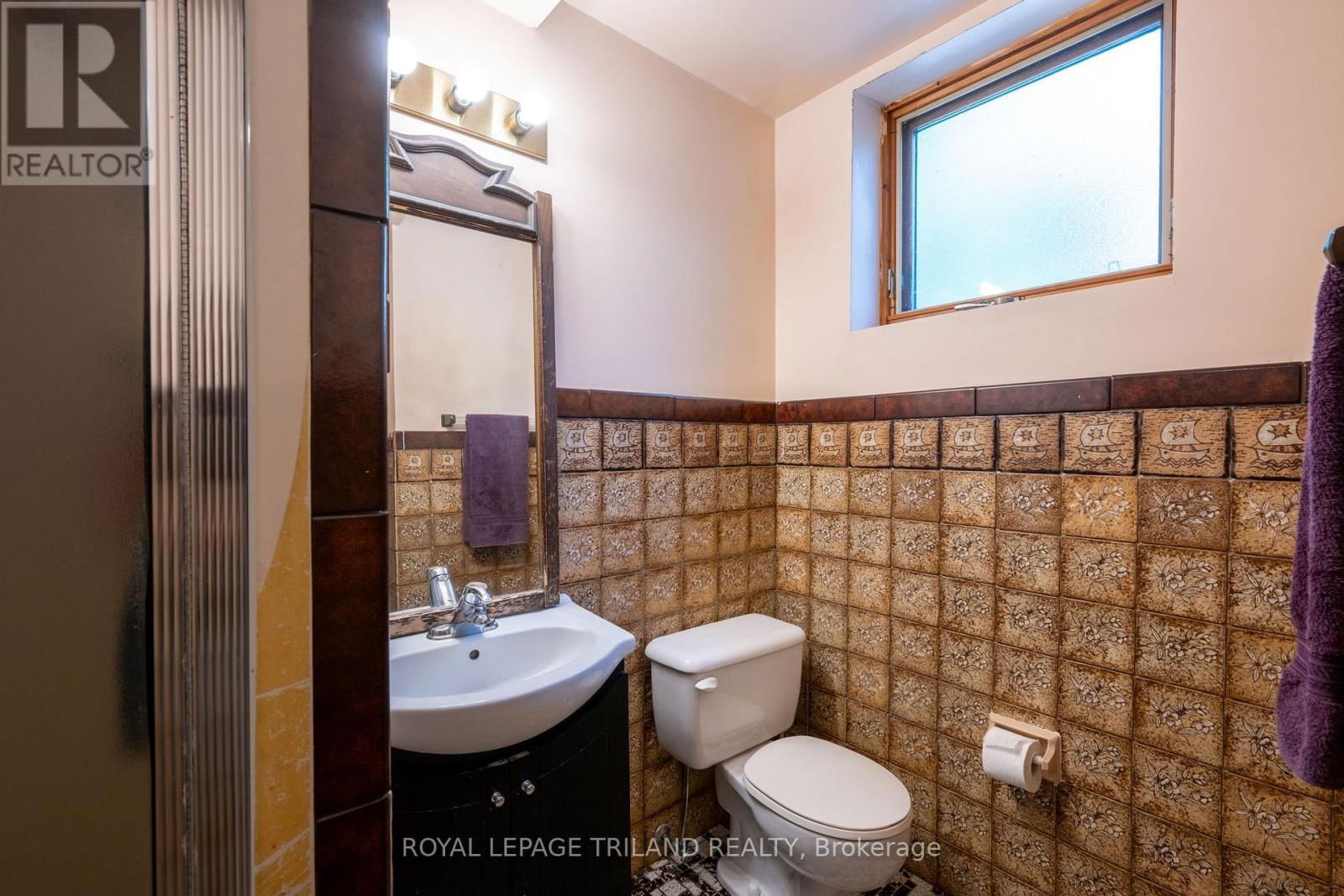 116 CHARLES STREET WEST Image 25