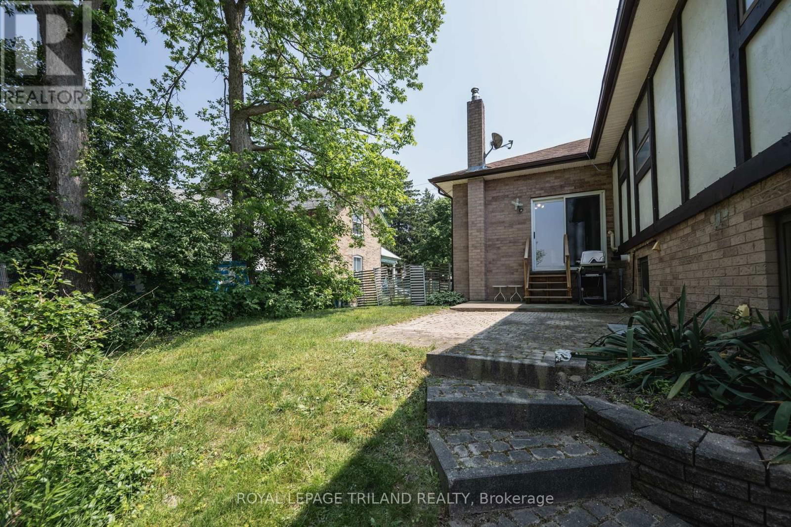 116 CHARLES STREET WEST Image 30