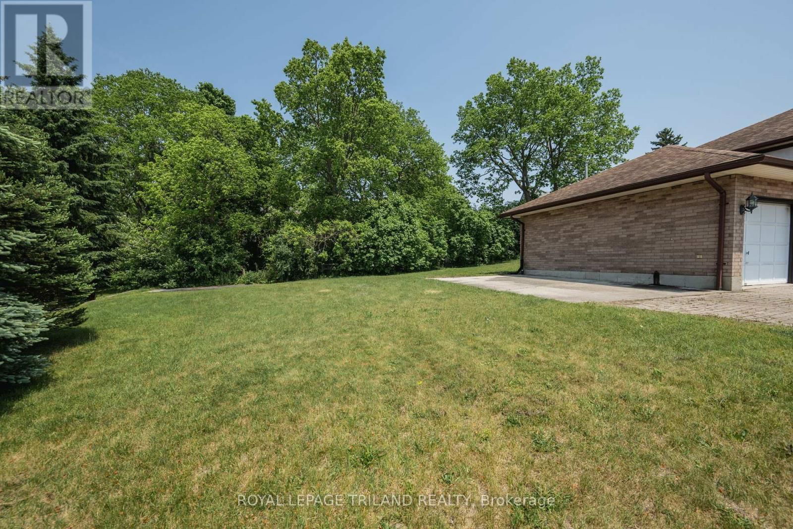 116 CHARLES STREET WEST Image 32